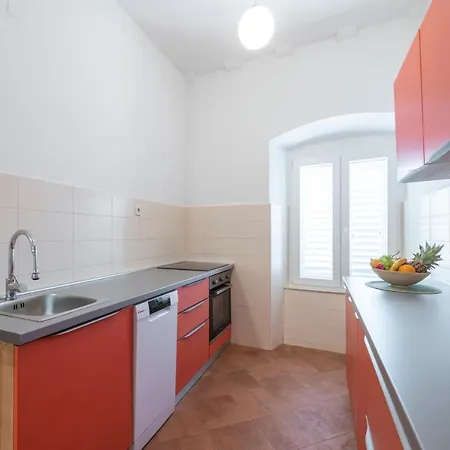 Apartment Two Oranges