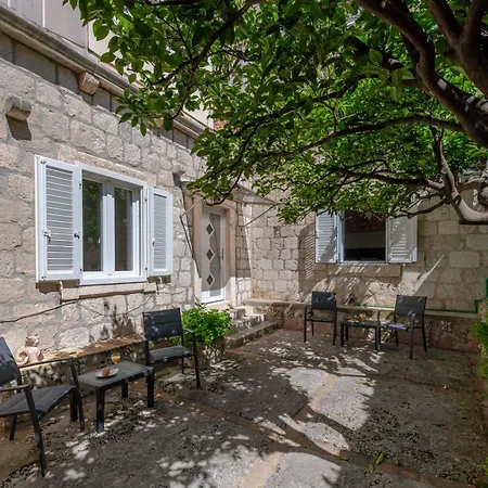 Two Oranges 두브로브니크