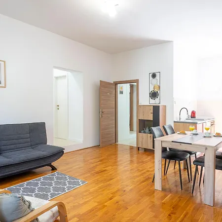 Two Oranges Apartment *