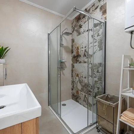 Two Oranges Apartment