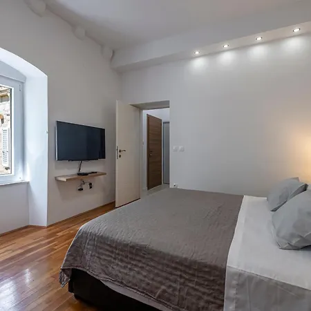Two Oranges Apartment *