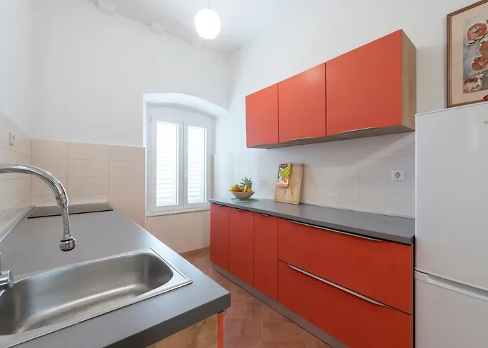 Two Oranges Apartment *