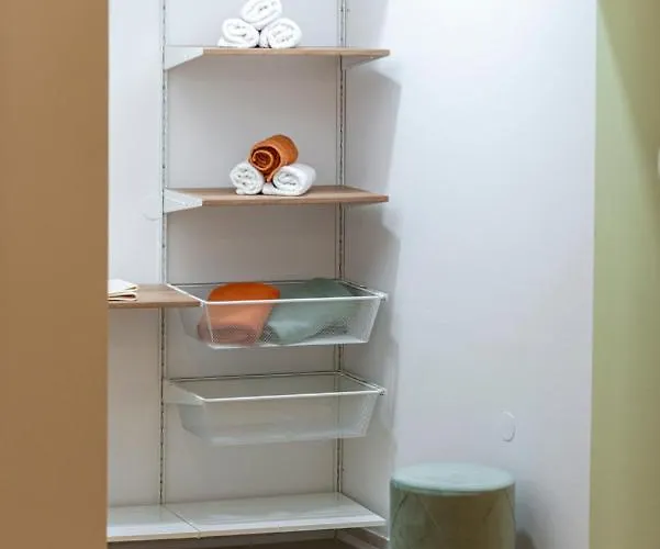 Two Oranges Apartment