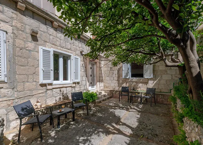 Two Oranges דוברובניק