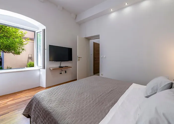 Two Oranges דוברובניק