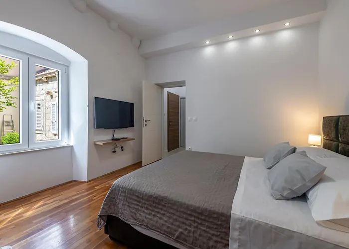 Two Oranges Apartment *